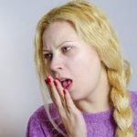 「臭い玉」の取り方は？口臭の原因となる臭い玉ができる原因と予防法は？